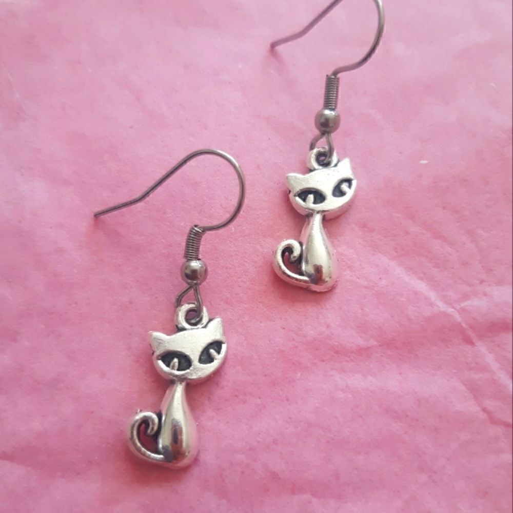 Kitty Cat Earrings    - Picture 2 of 6